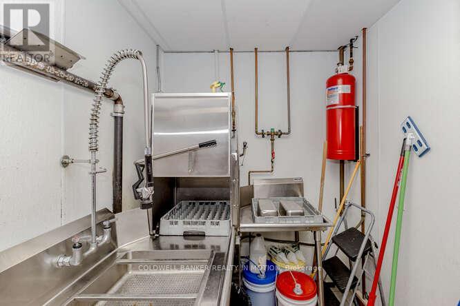 370 Queens Quay Street Property Photo 31