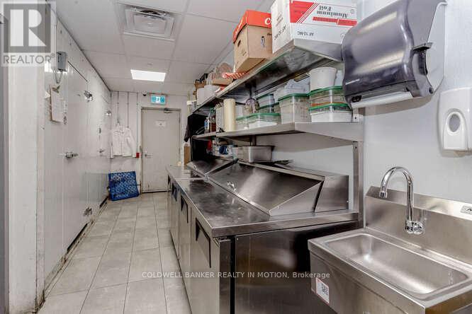 370 Queens Quay Street Property Photo 32