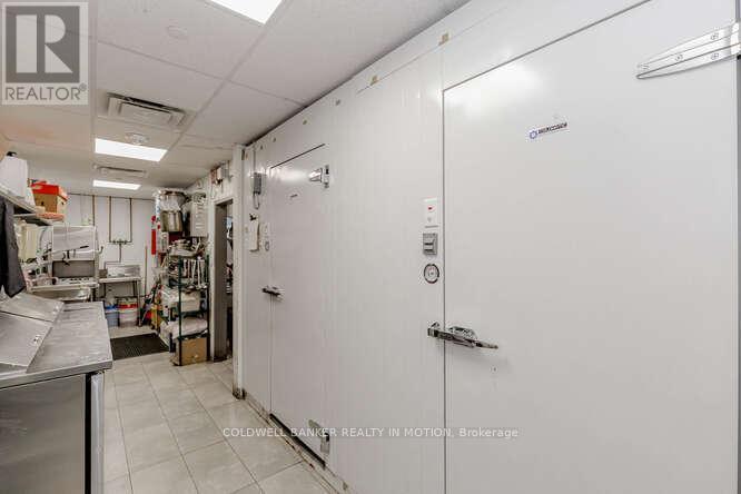 370 Queens Quay Street Property Photo 35