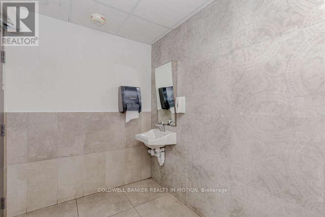 370 Queens Quay Street Property Photo 39