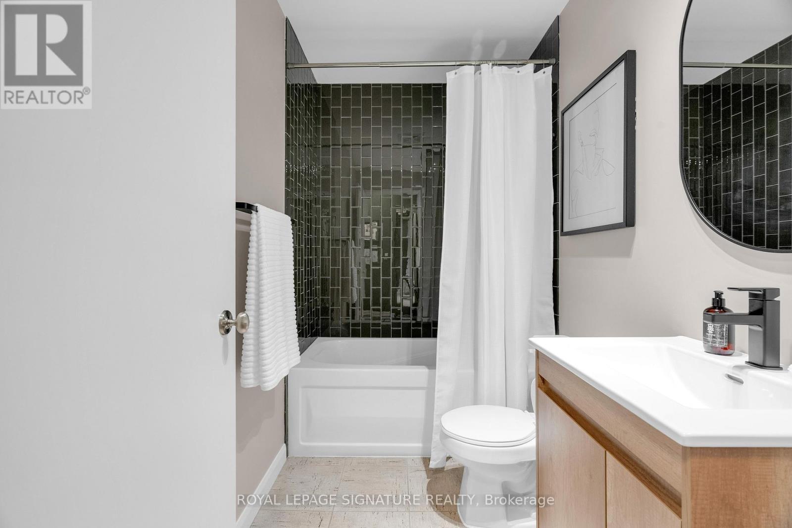 1208 - 111 Elizabeth Street Property Photo 26