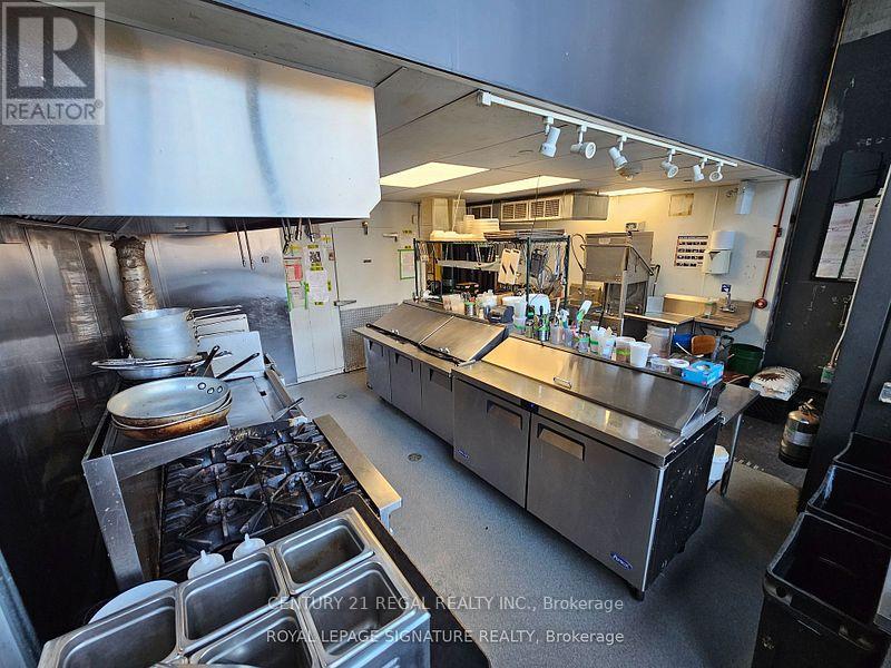 484 Front Street E Property Photo 7