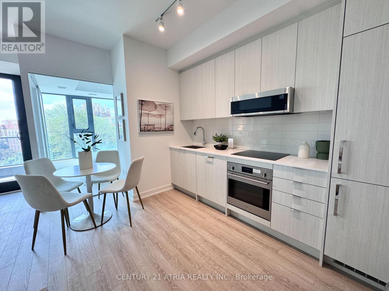 612 - 250 Lawrence Avenue W Property Photo 6