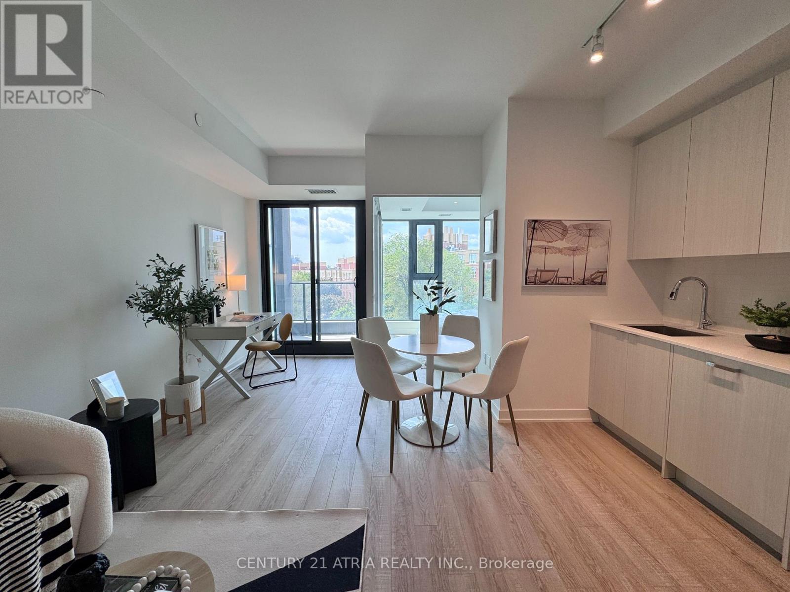 612 - 250 Lawrence Avenue W Property Photo 7