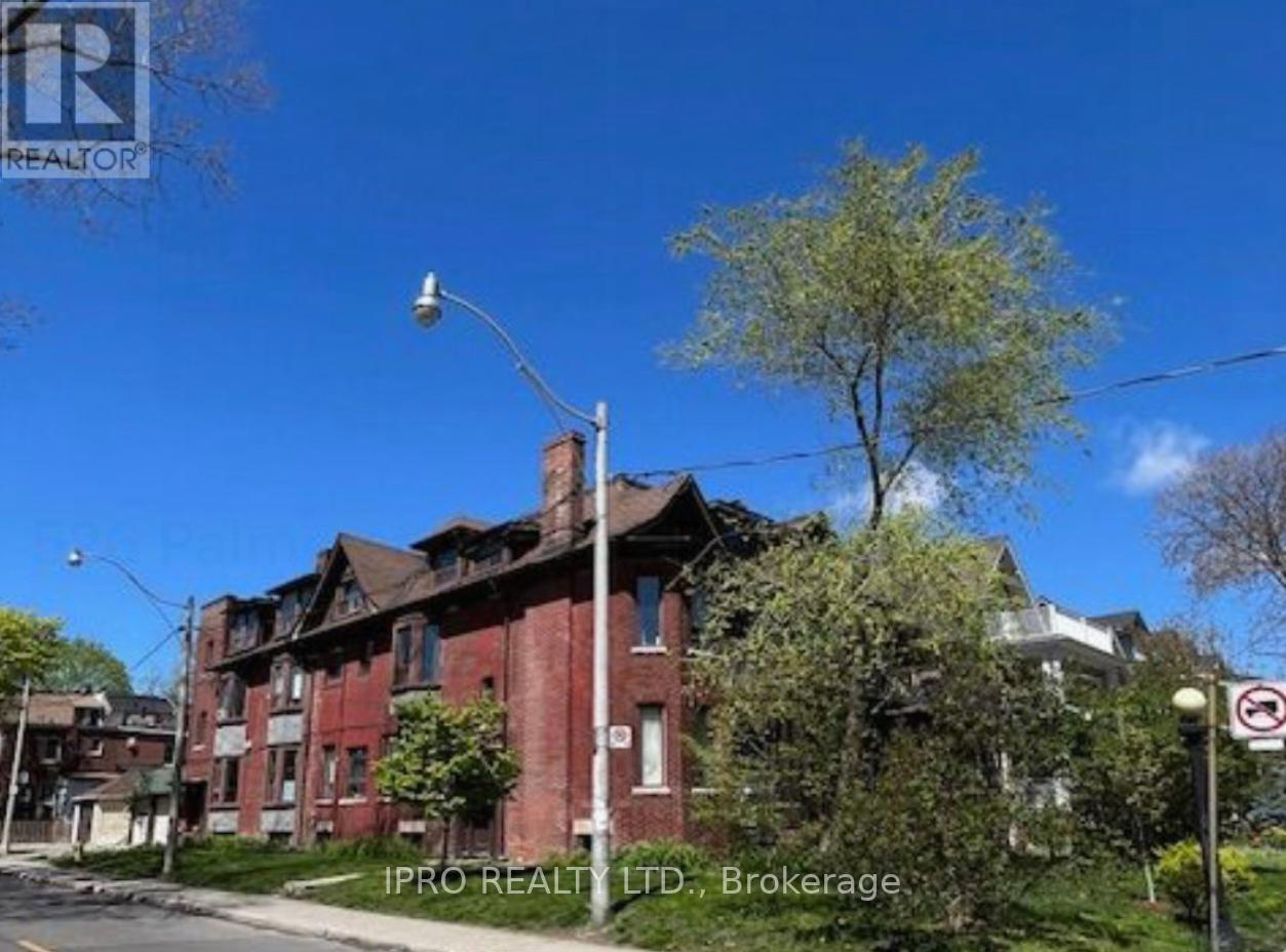 2 - 526 PALMERSTON BOULEVARD Property Photo 1