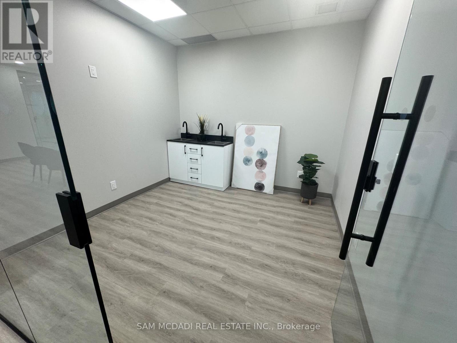 109 - 614 Fleet Street Property Photo 11