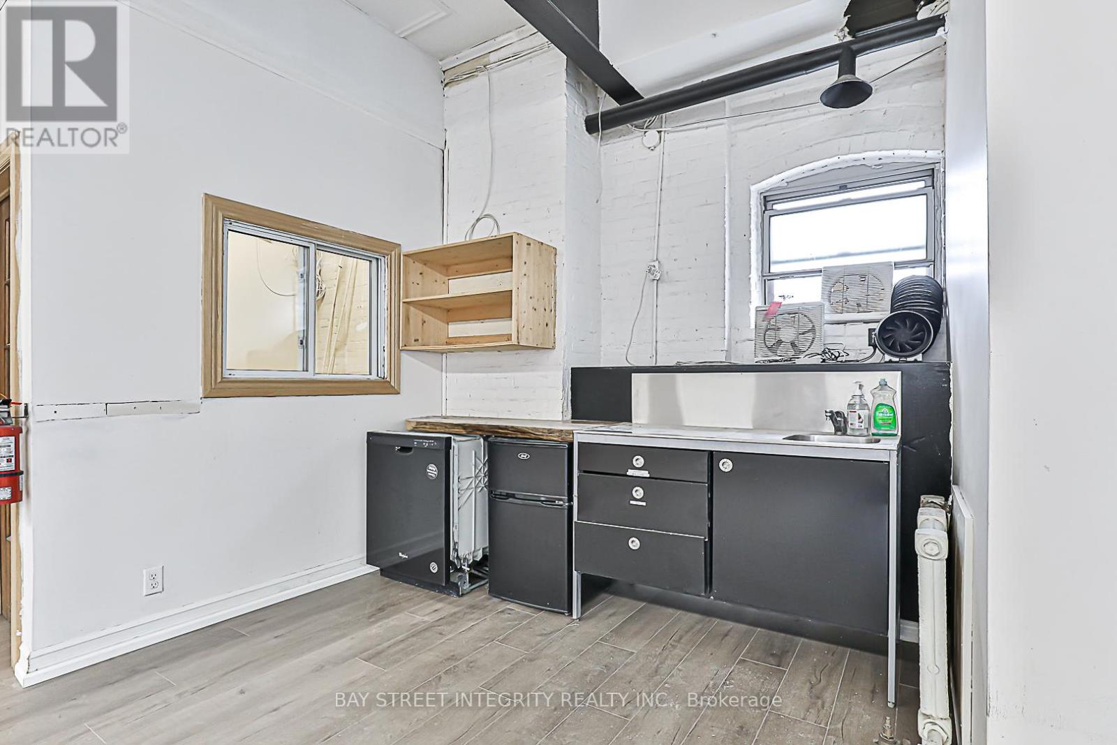 2nd Flr - 51 Bulwer Street Property Photo 13