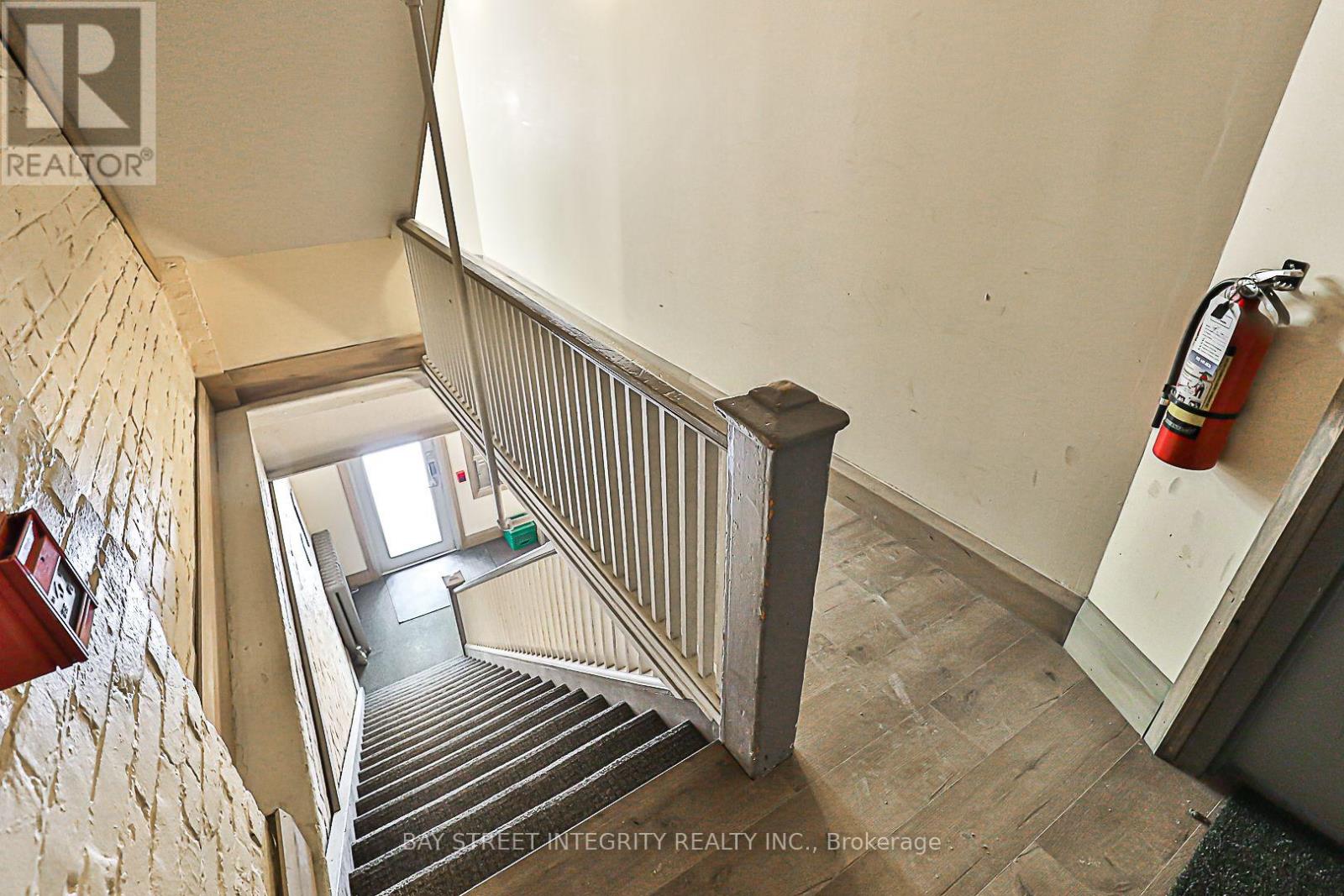 2nd Flr - 51 Bulwer Street Property Photo 23