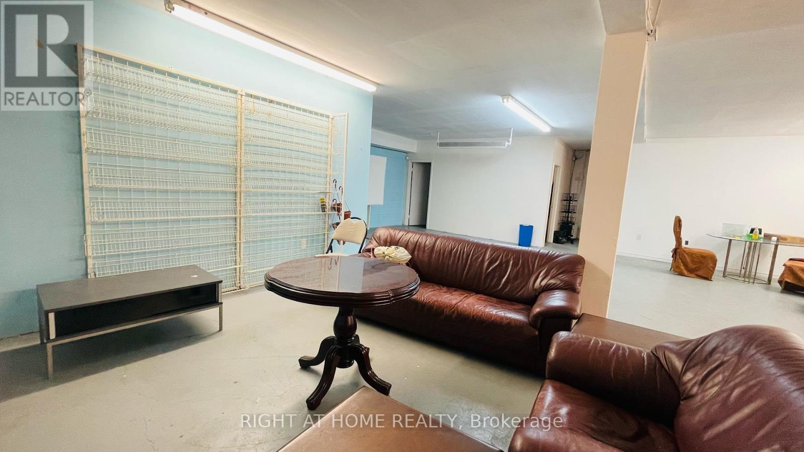 33 The Links Road Property Photo 37