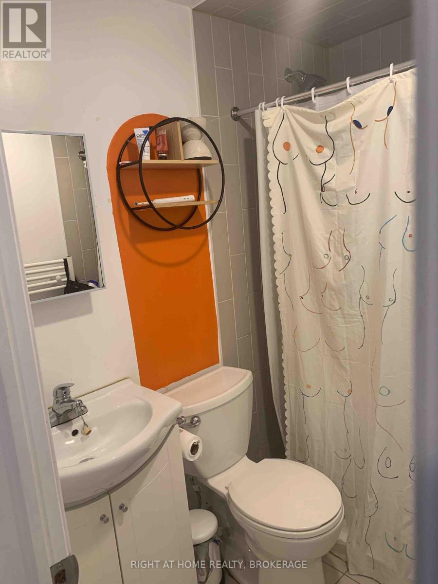 2 - 129 Baldwin Street Property Photo 3