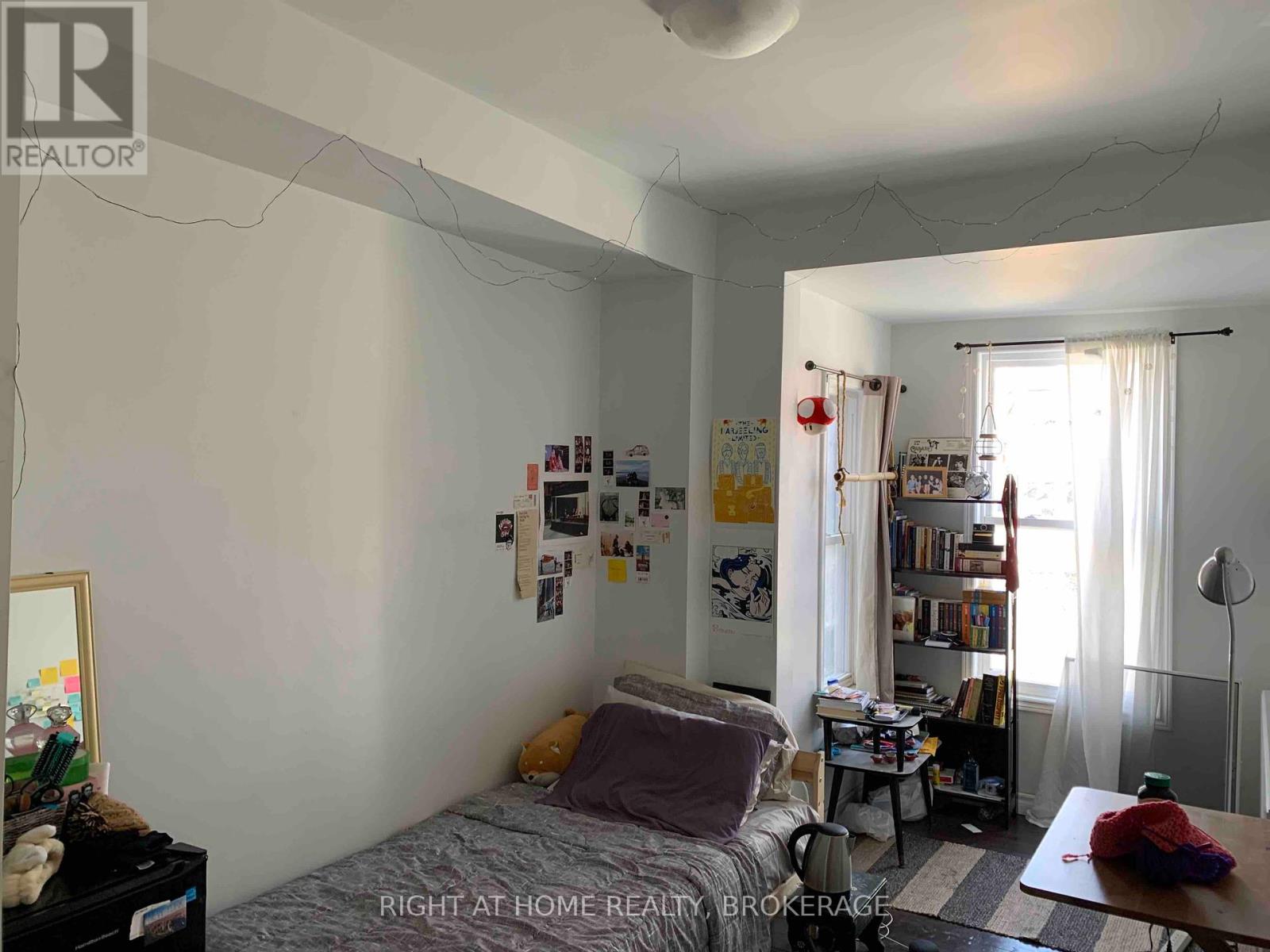2 - 129 Baldwin Street Property Photo 8