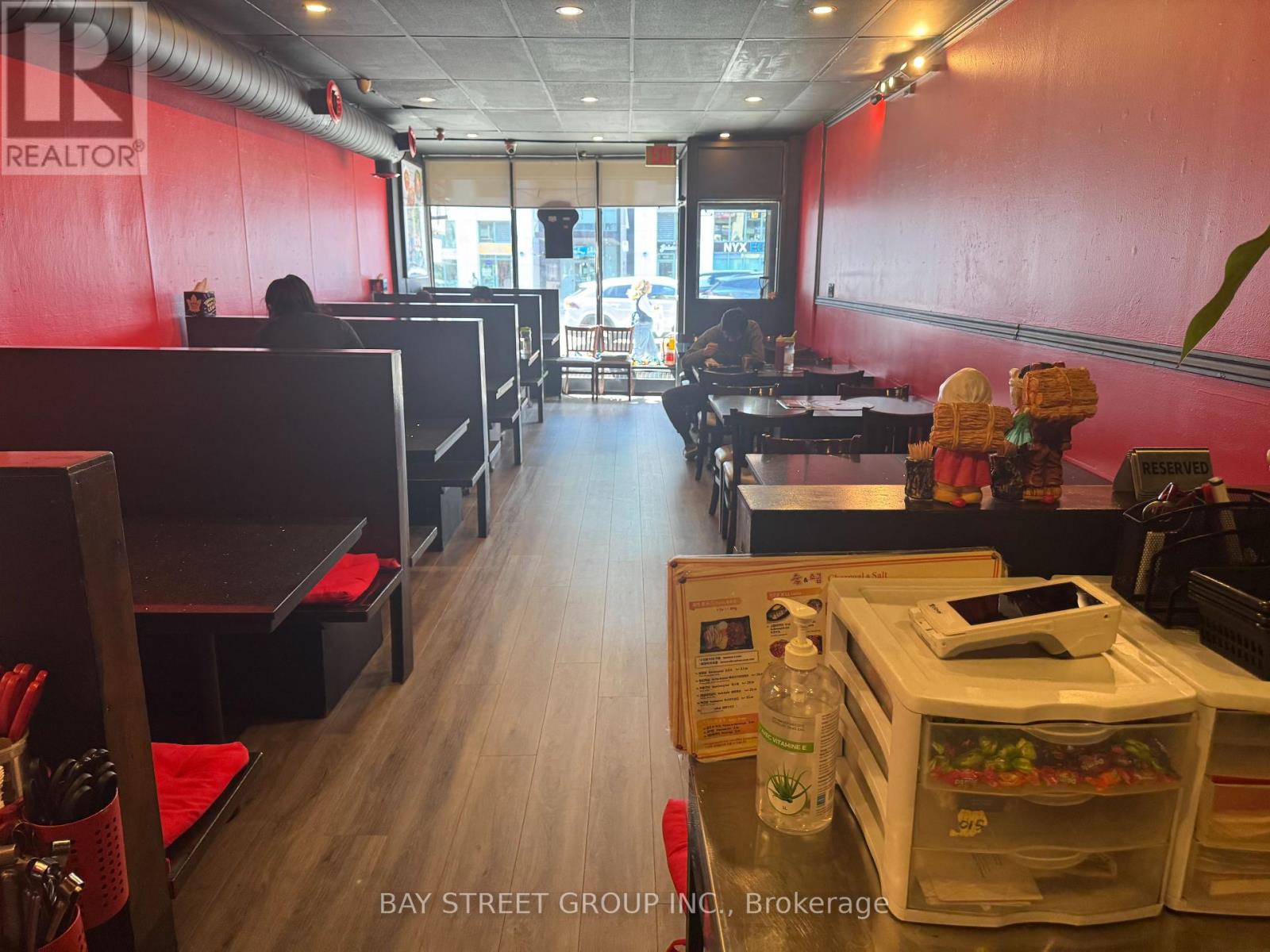 5523 Yonge Street Property Photo 3