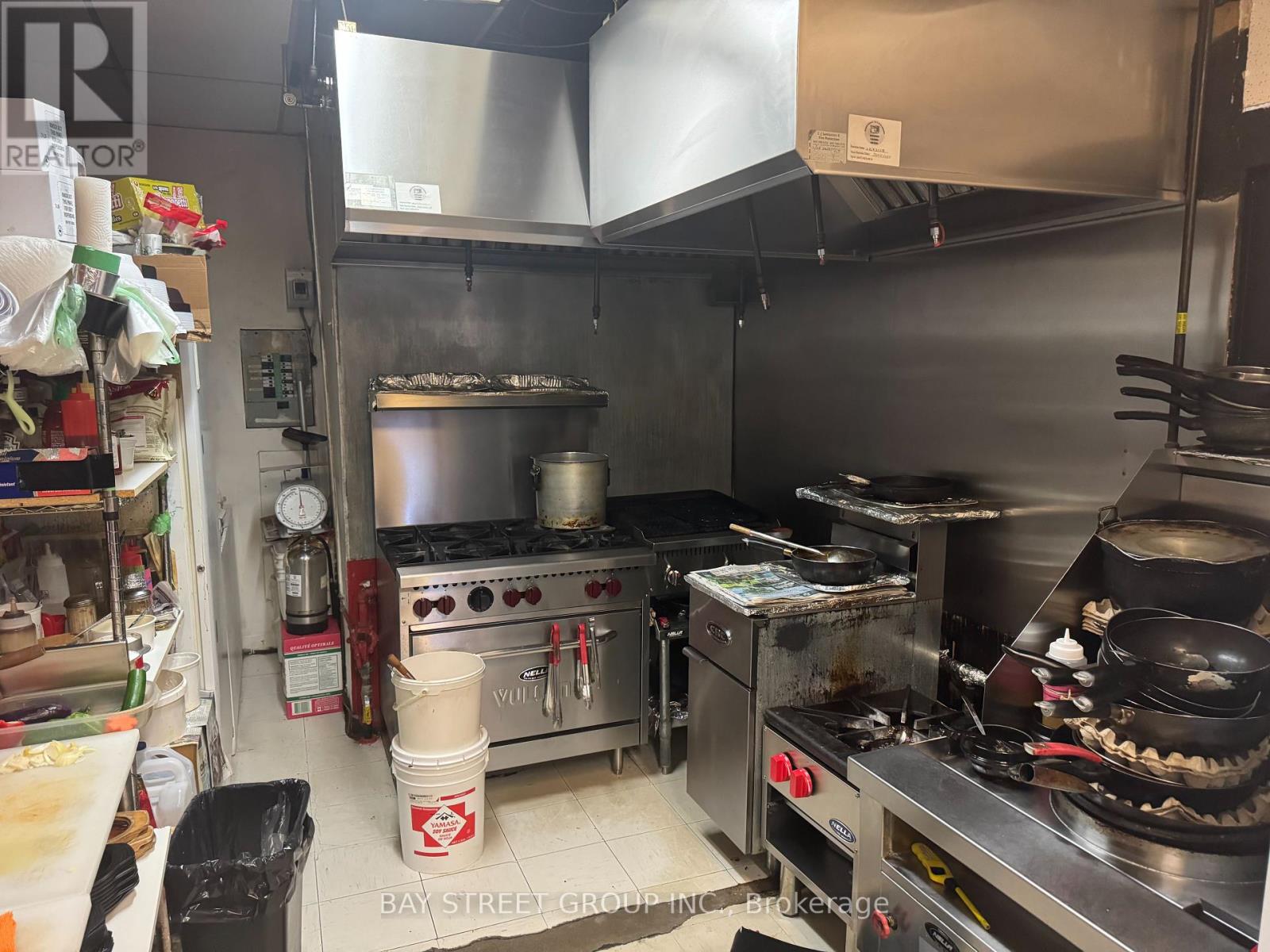 5523 Yonge Street Property Photo 4