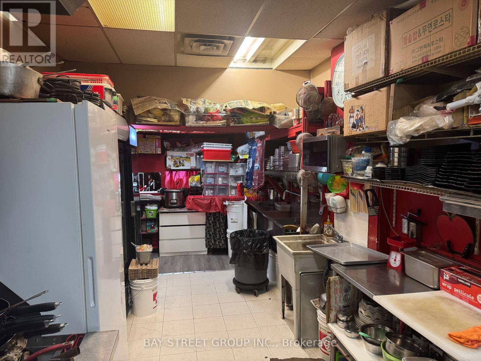 5523 Yonge Street Property Photo 6