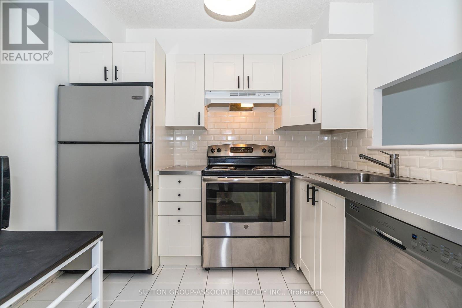 1607 - 24 Wellesley Street W Property Photo 2