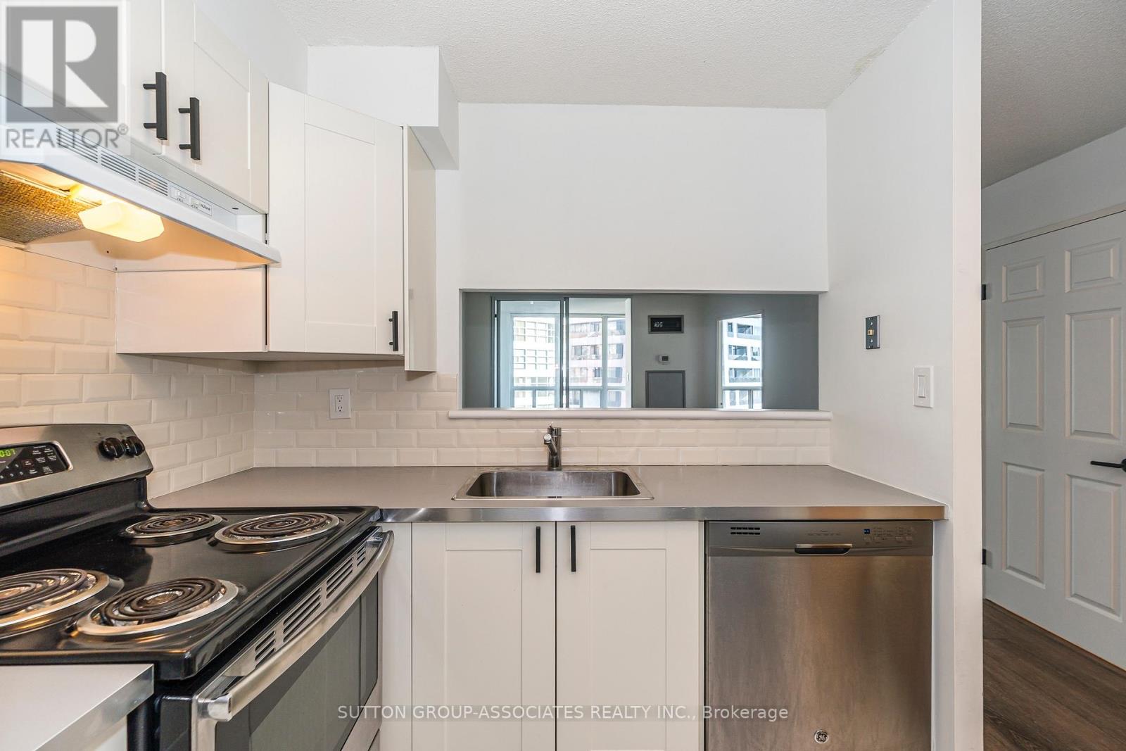 1607 - 24 Wellesley Street W Property Photo 3