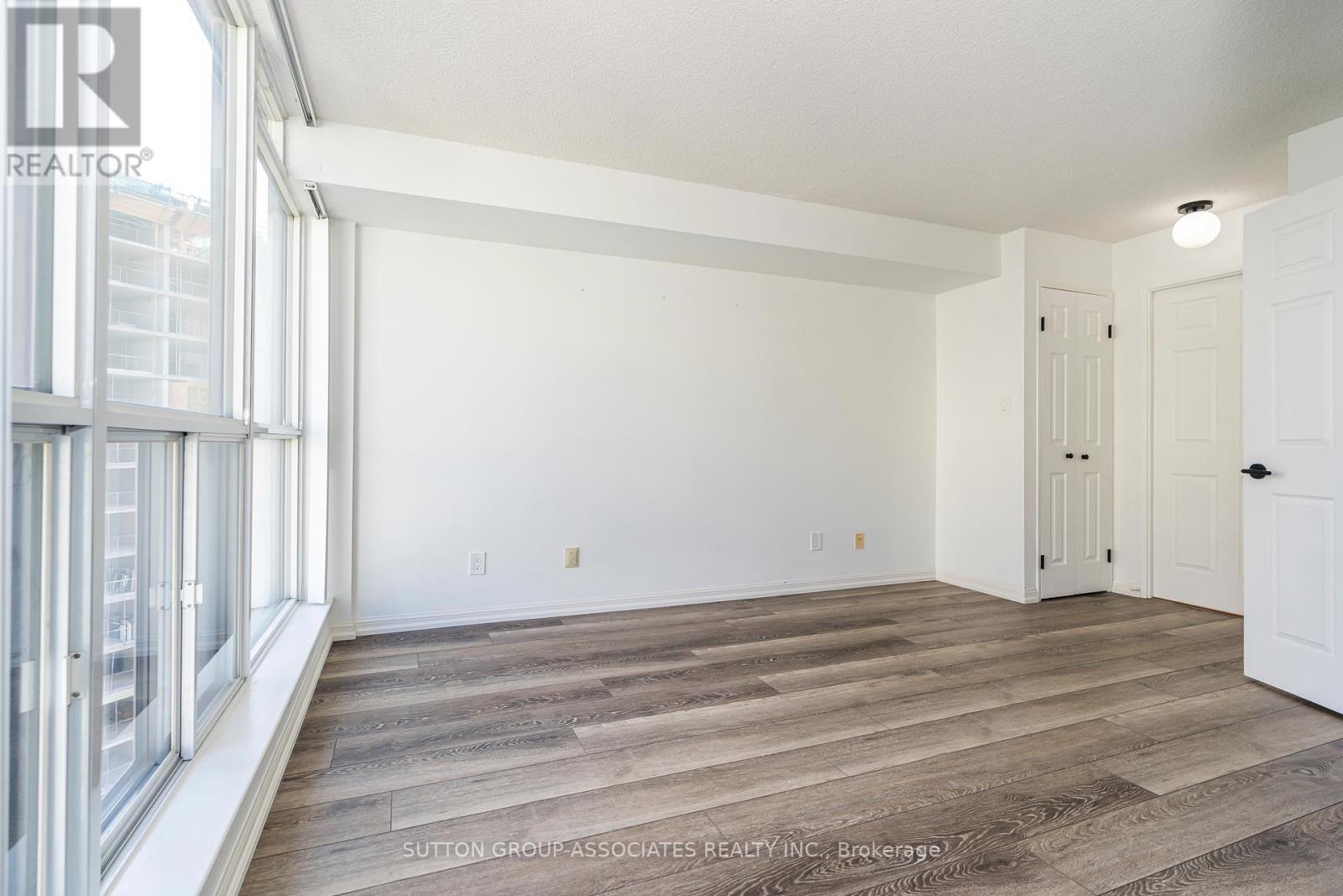 1607 - 24 Wellesley Street W Property Photo 17