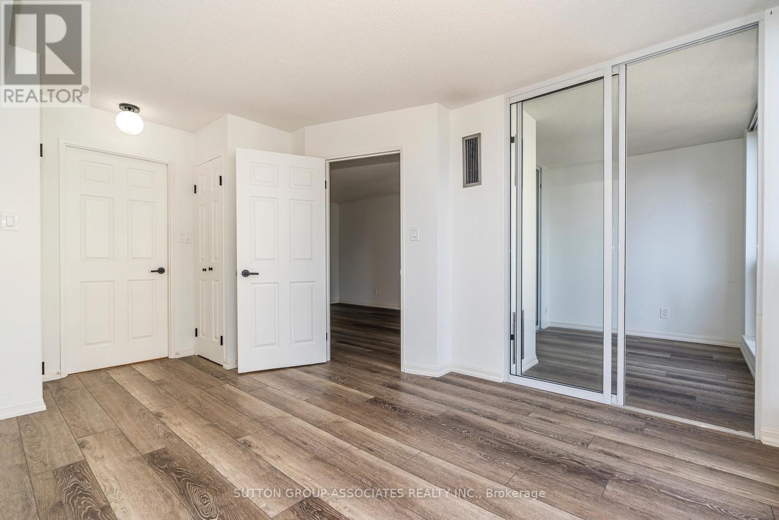 1607 - 24 Wellesley Street W Property Photo 18