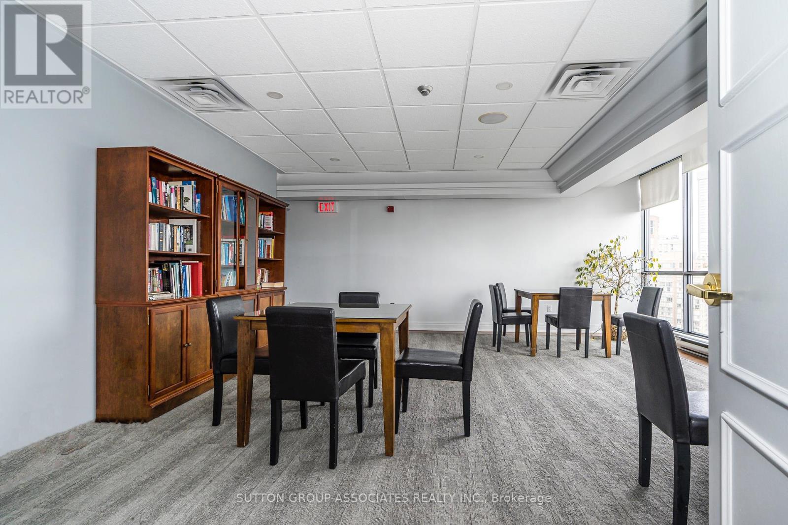 1607 - 24 Wellesley Street W Property Photo 32
