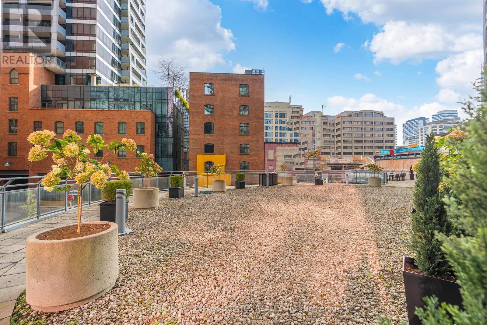 1607 - 24 Wellesley Street W Property Photo 34