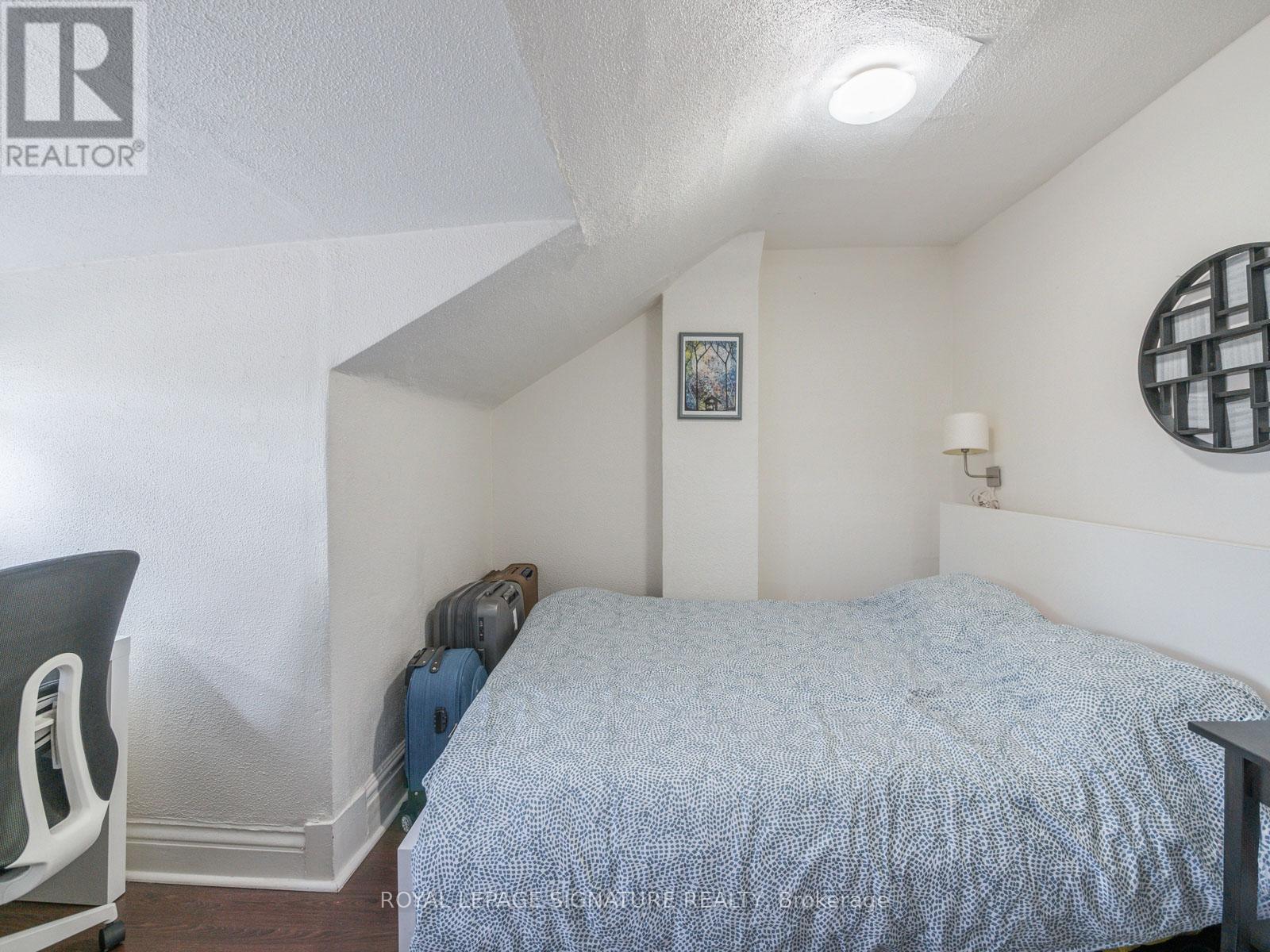 725 Dovercourt Road Property Photo 27