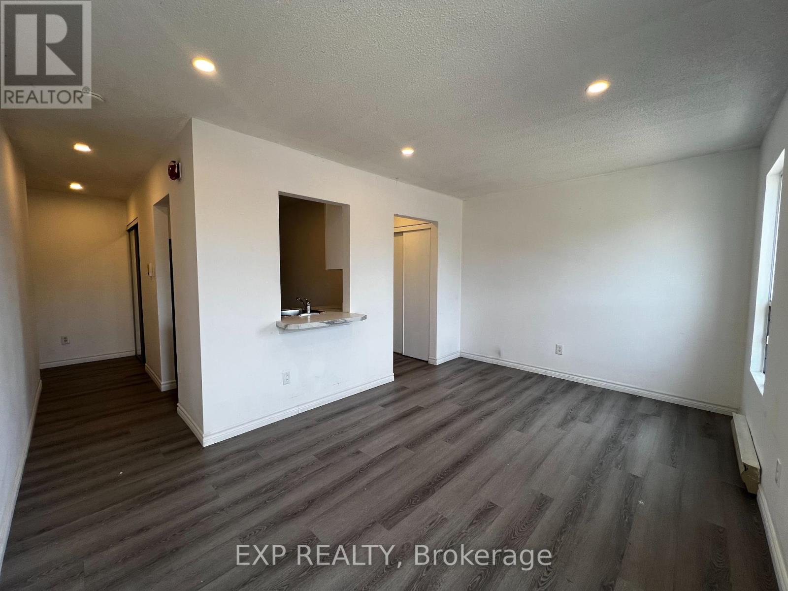 11 - 102 GREENSIDES AVENUE Property Photo 1