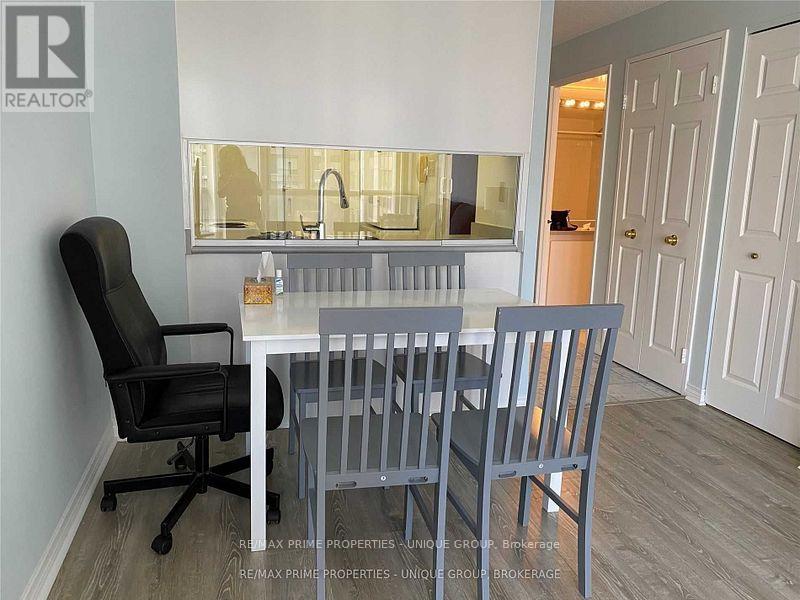 512 - 736 Bay Street Property Photo 8