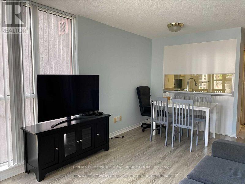512 - 736 Bay Street Property Photo 9