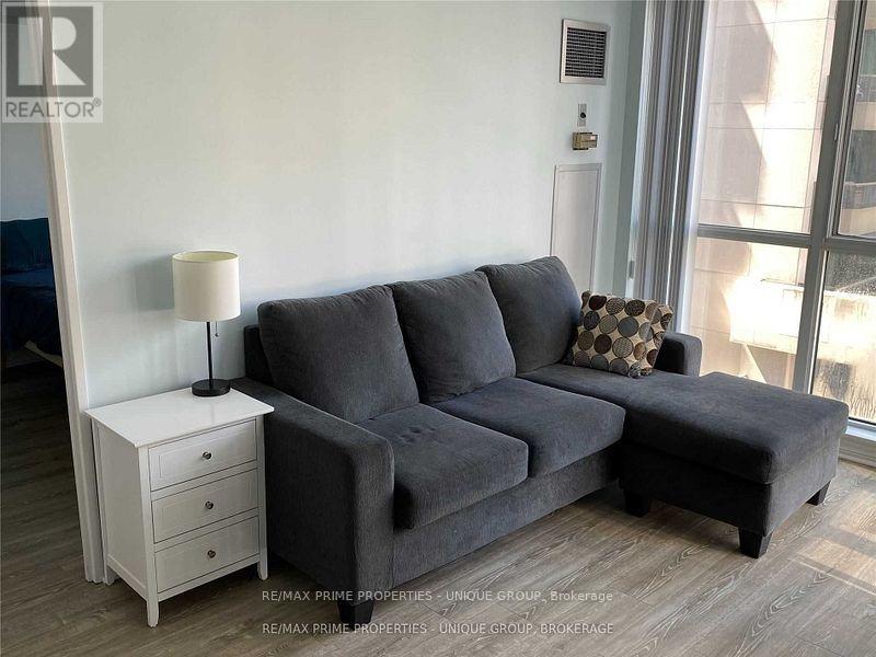 512 - 736 Bay Street Property Photo 11