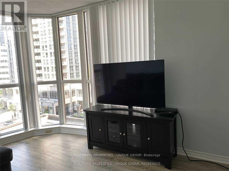 512 - 736 Bay Street Property Photo 12