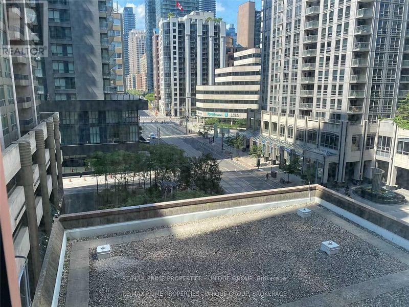 512 - 736 Bay Street Property Photo 19