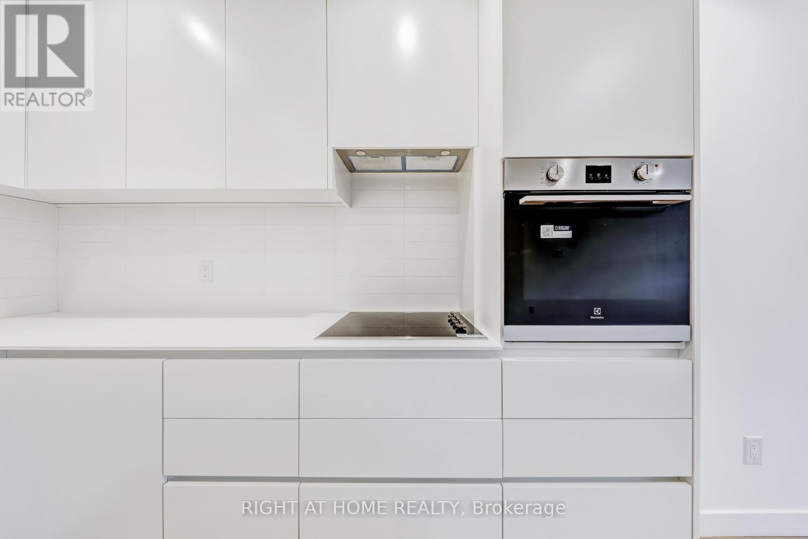 302 - 1082 ST. CLAIR AVENUE W Property Photo 1