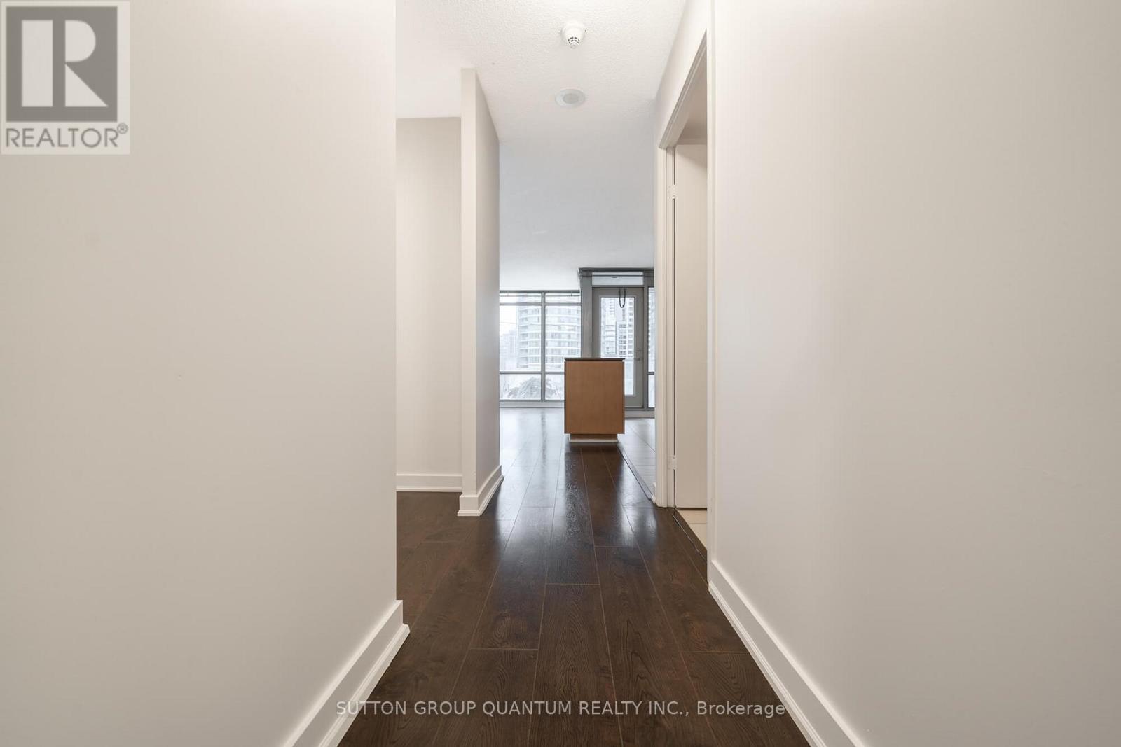 310 - 81 Navy Wharf Court Property Photo 4