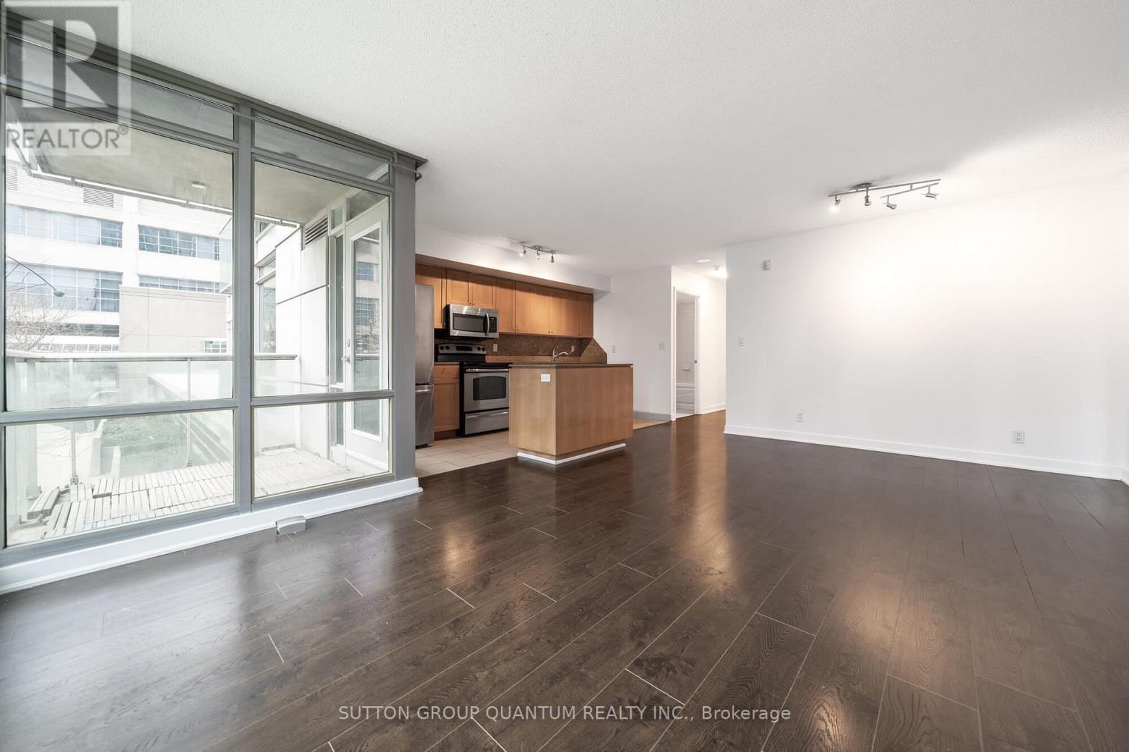 310 - 81 Navy Wharf Court Property Photo 11