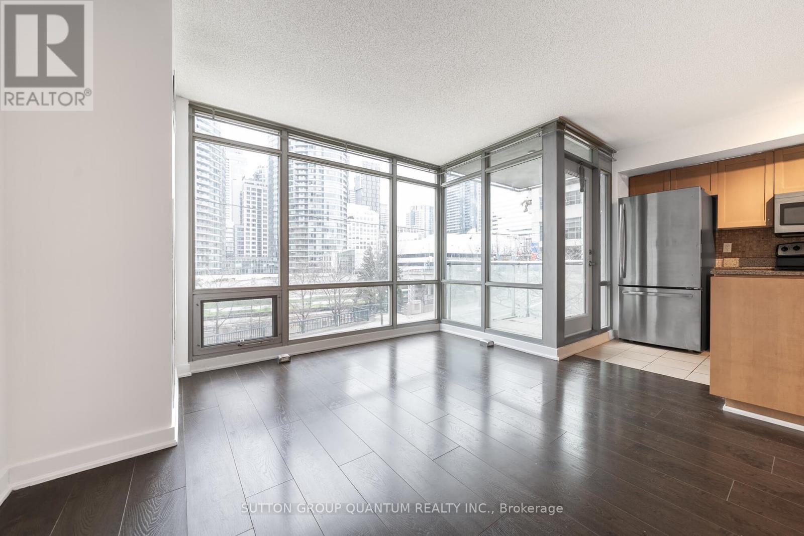 310 - 81 Navy Wharf Court Property Photo 12