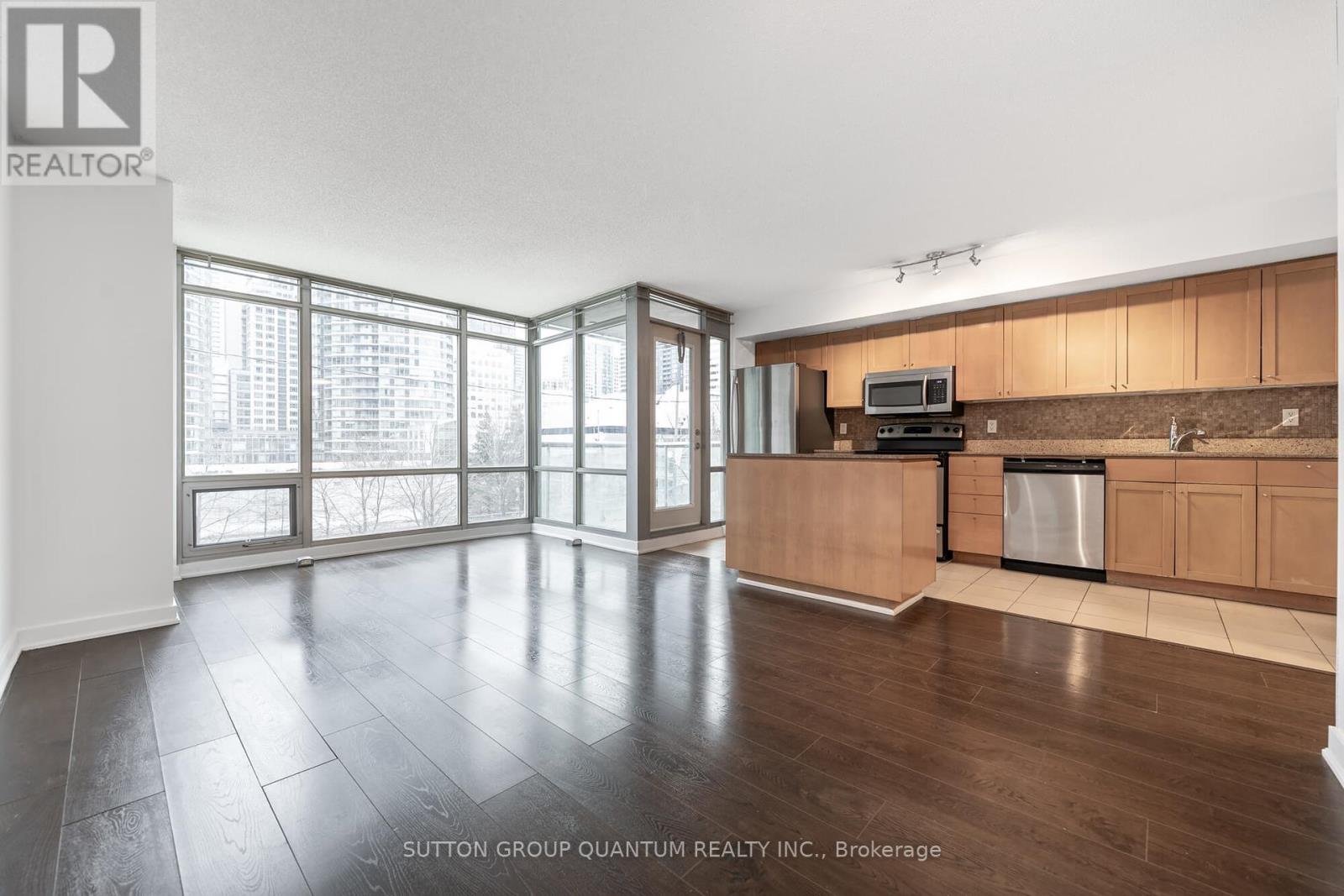 310 - 81 Navy Wharf Court Property Photo 13