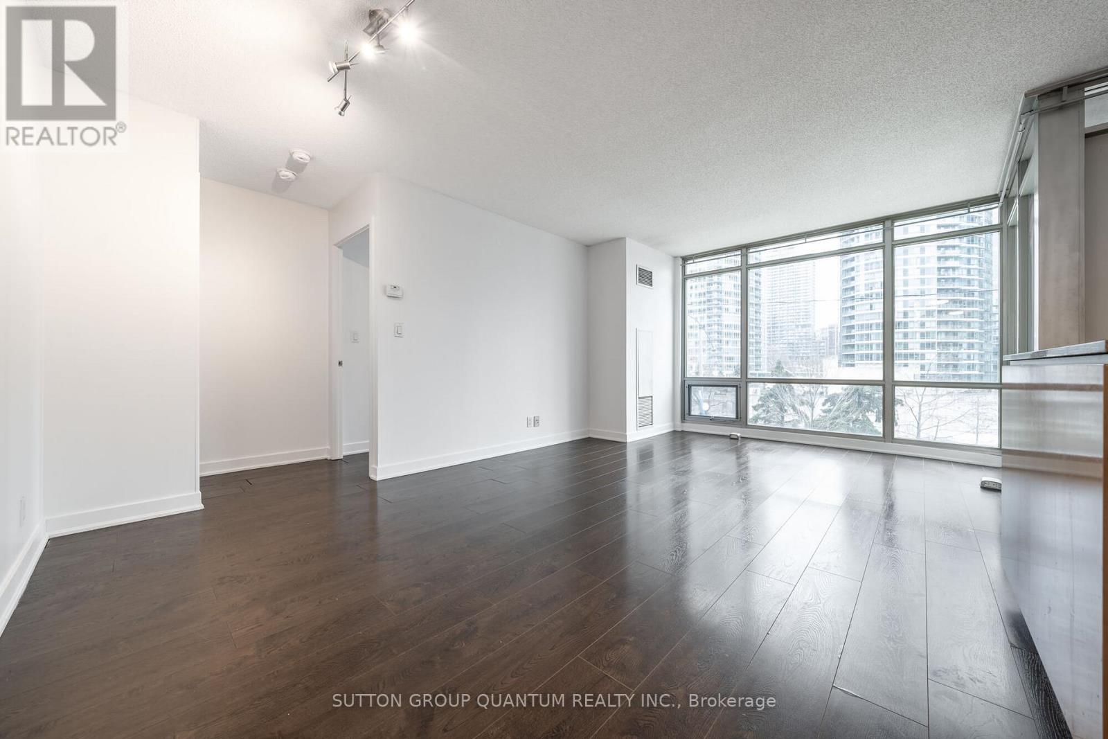 310 - 81 Navy Wharf Court Property Photo 15