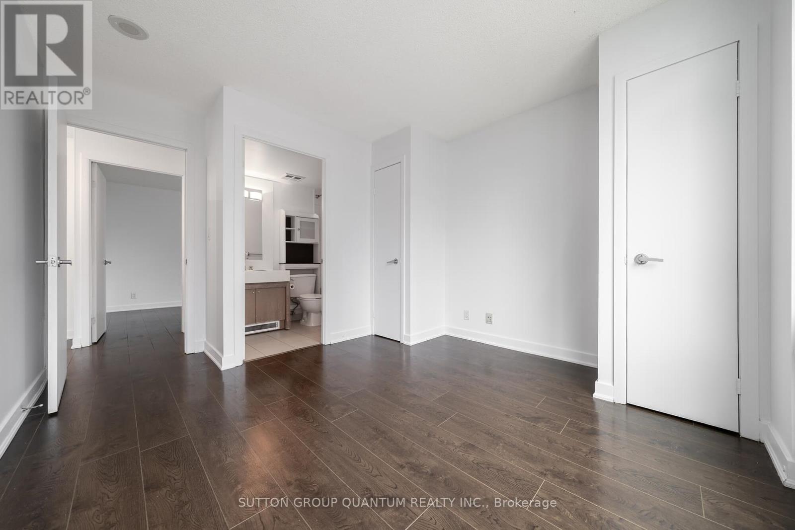 310 - 81 Navy Wharf Court Property Photo 17