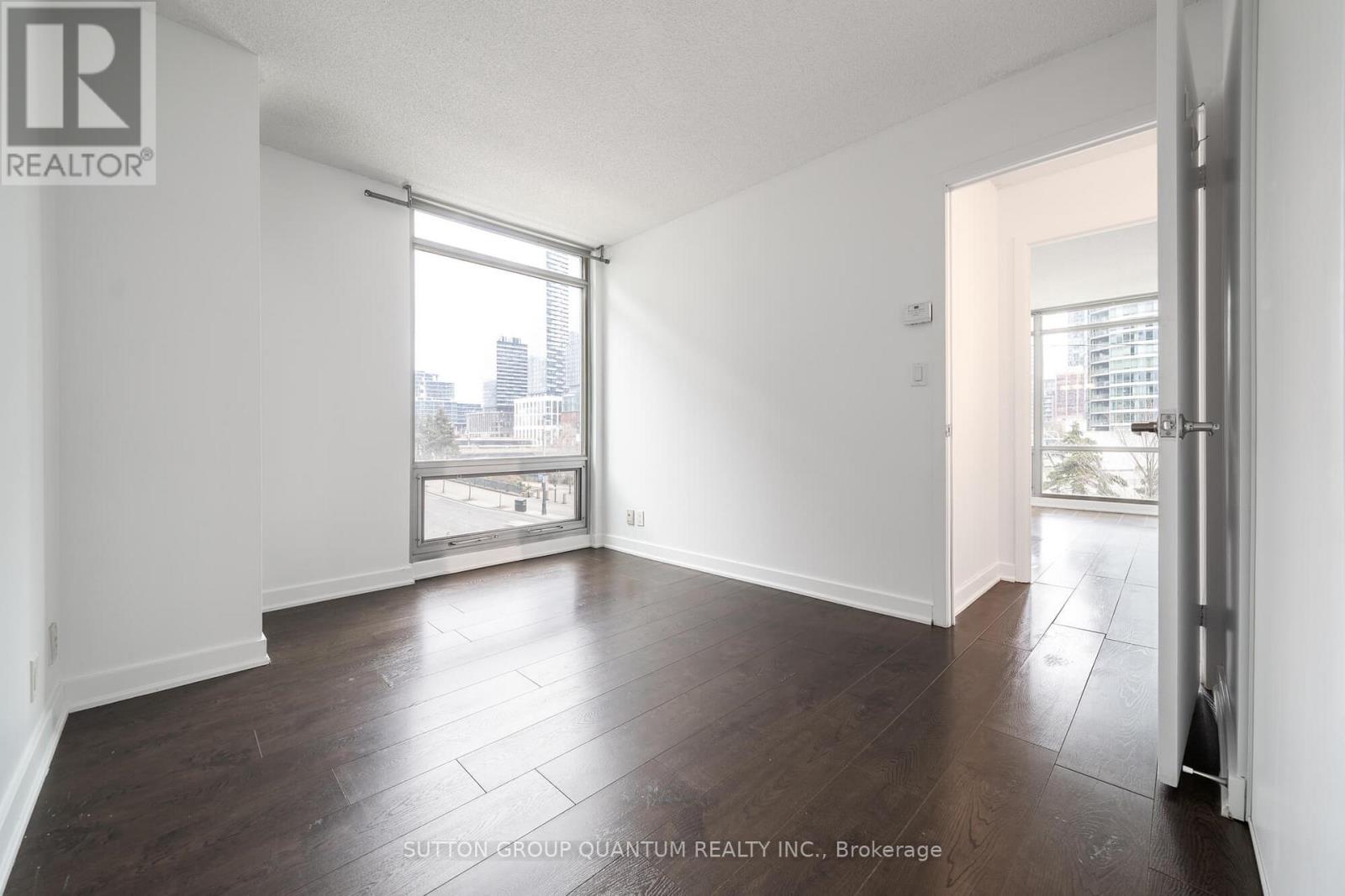 310 - 81 Navy Wharf Court Property Photo 19
