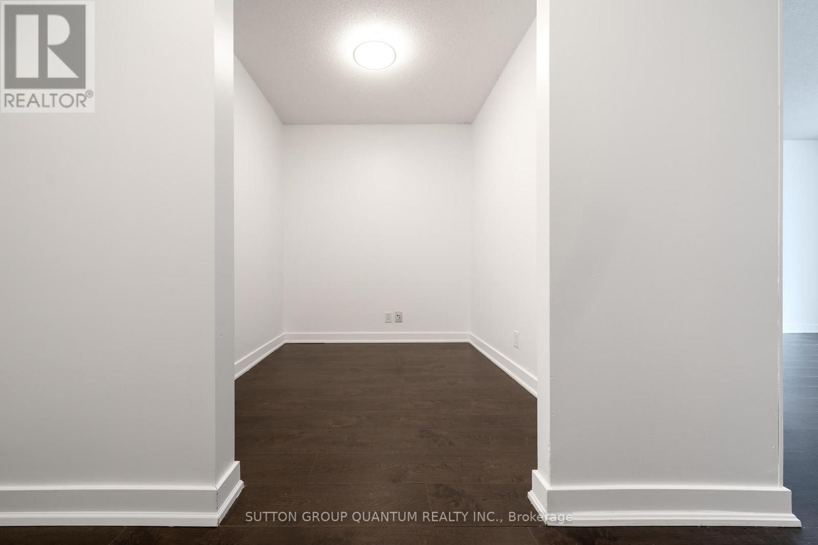 310 - 81 Navy Wharf Court Property Photo 22