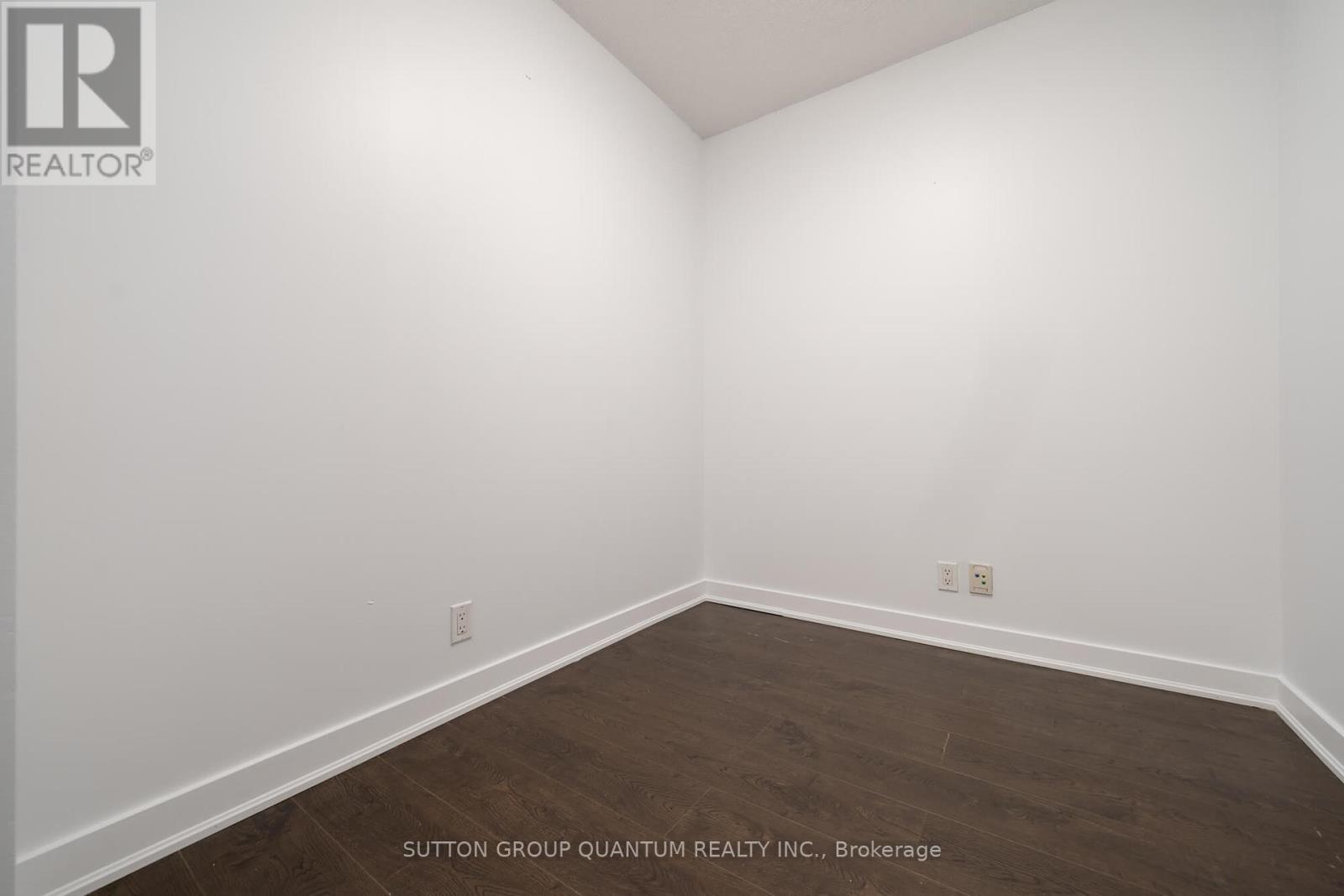 310 - 81 Navy Wharf Court Property Photo 23