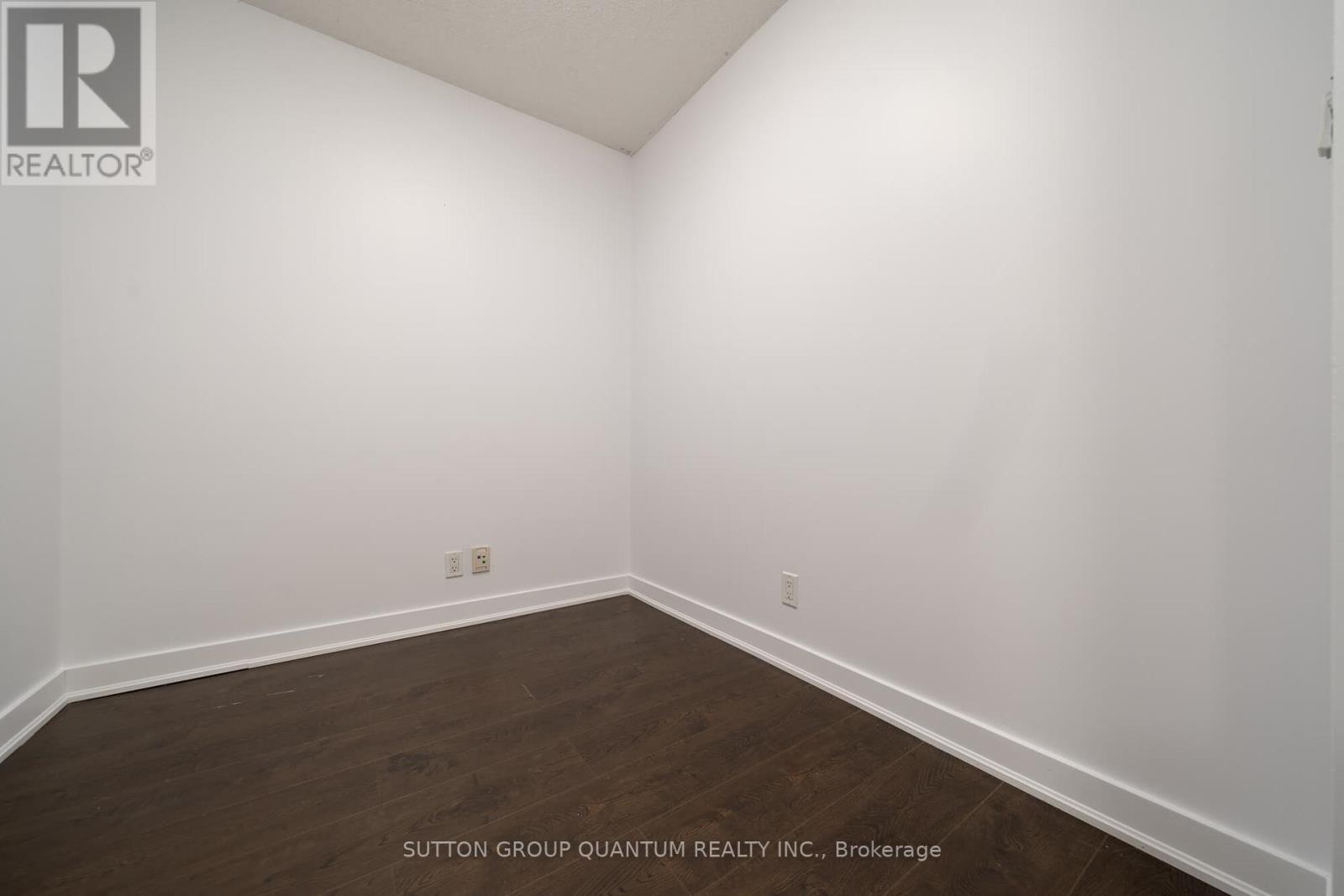 310 - 81 Navy Wharf Court Property Photo 24