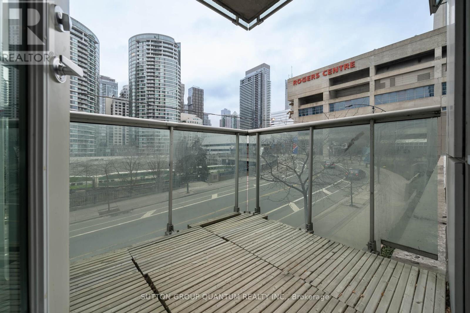 310 - 81 Navy Wharf Court Property Photo 26
