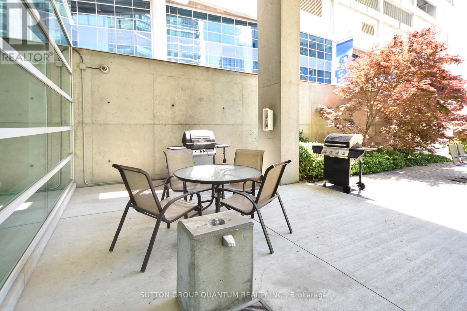 310 - 81 Navy Wharf Court Property Photo 36