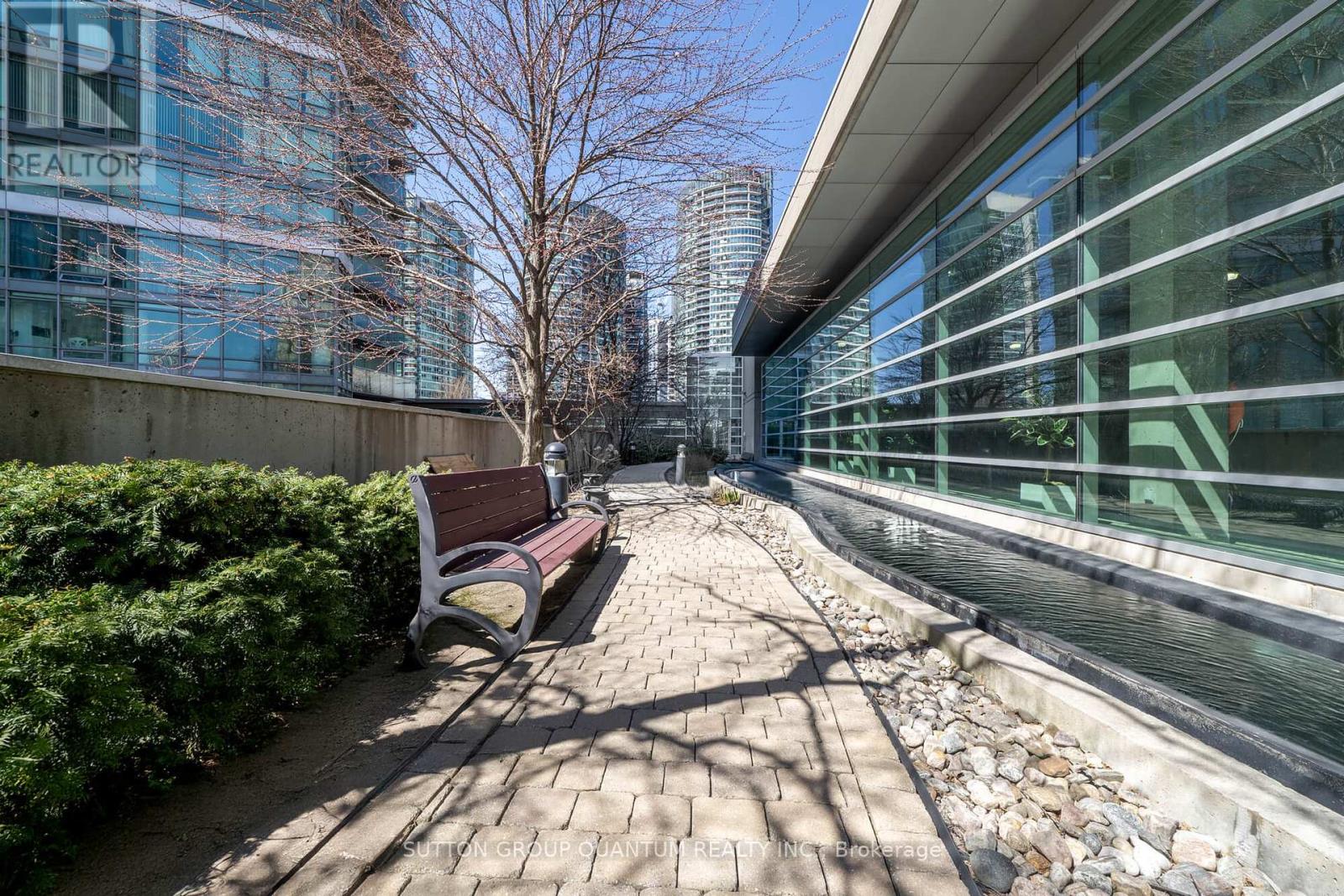 310 - 81 Navy Wharf Court Property Photo 37