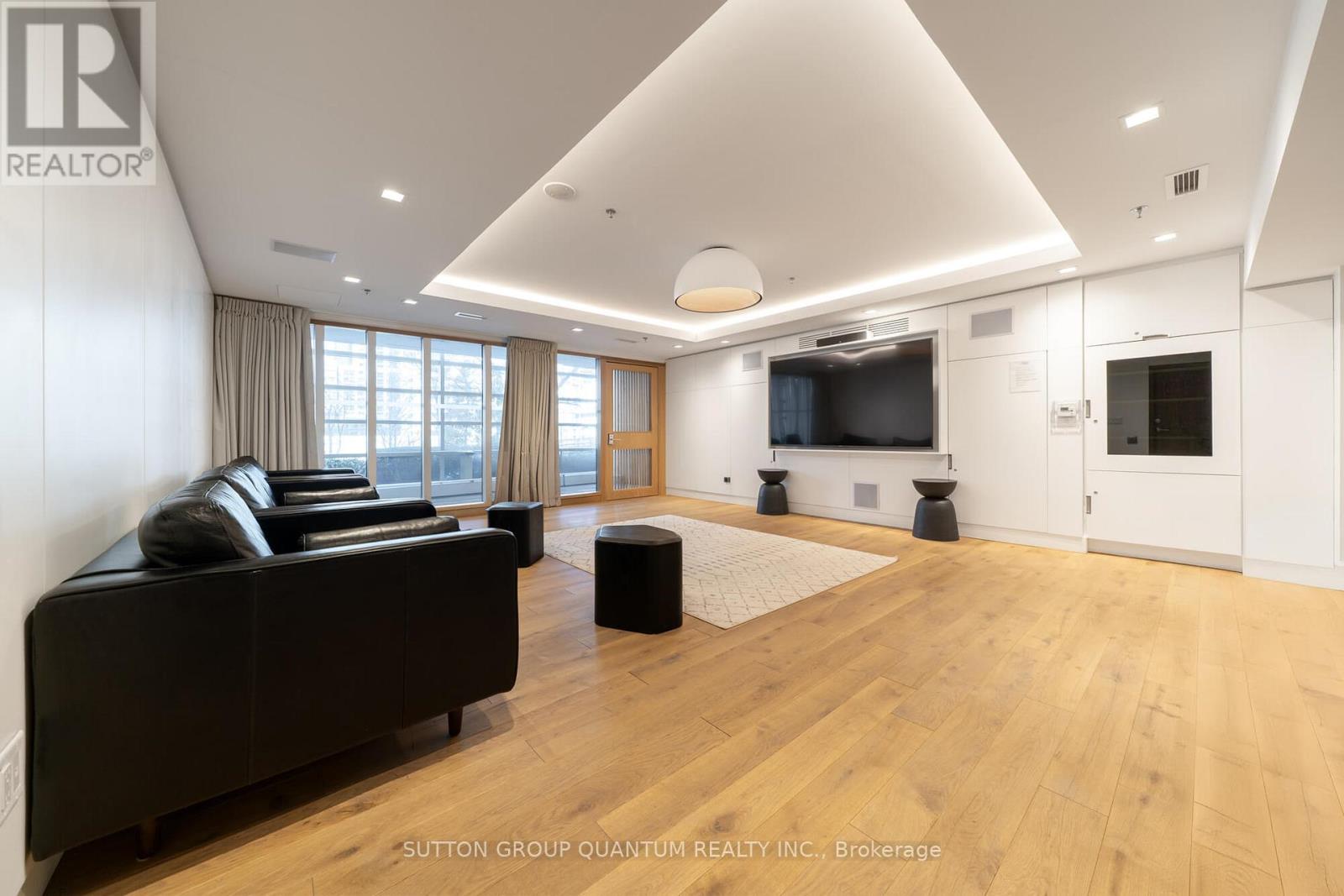 310 - 81 Navy Wharf Court Property Photo 38