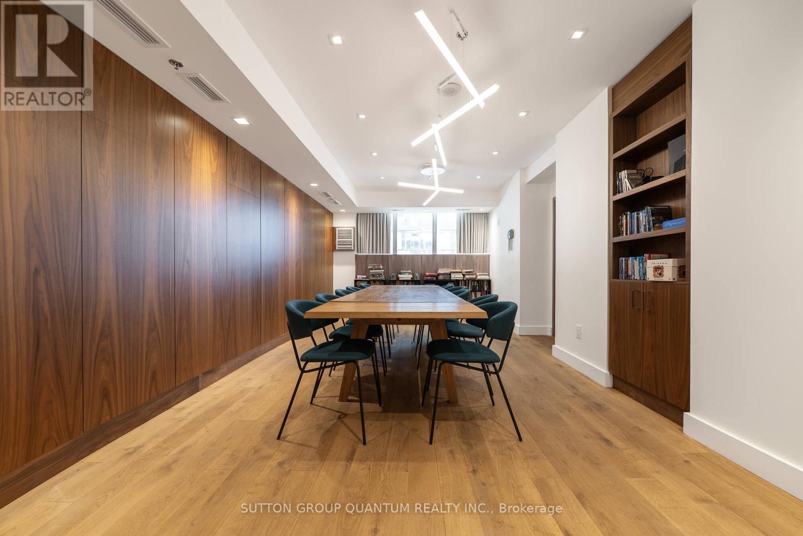 310 - 81 Navy Wharf Court Property Photo 40