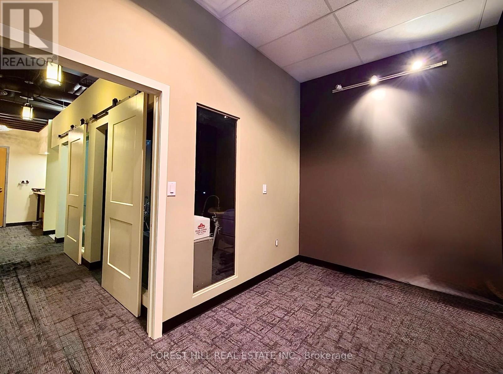 313 - 15 Wellesley Street W Property Photo 3