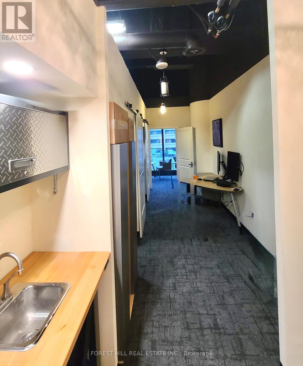 313 - 15 Wellesley Street W Property Photo 6