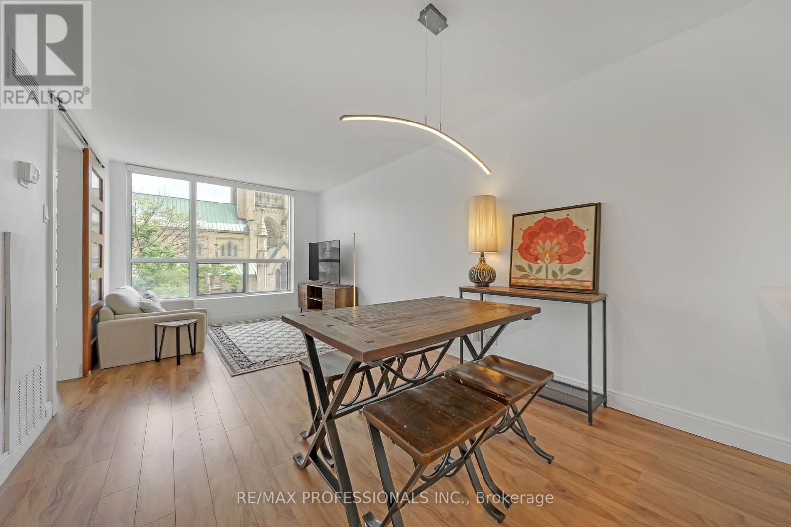 517 - 92 King Street E Property Photo 1